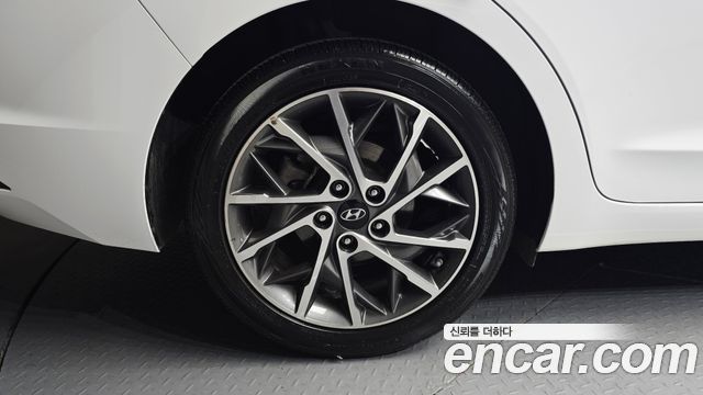 Hyundai AVANTE 2020 — photo 5