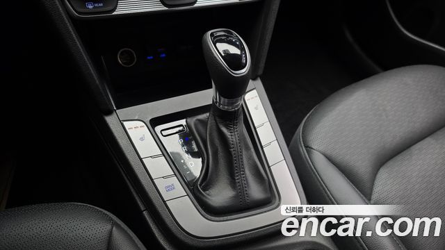 Hyundai AVANTE 2020 — photo 12