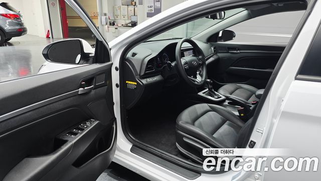 Hyundai AVANTE 2020 — photo 13