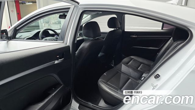 Hyundai AVANTE 2020 — photo 17