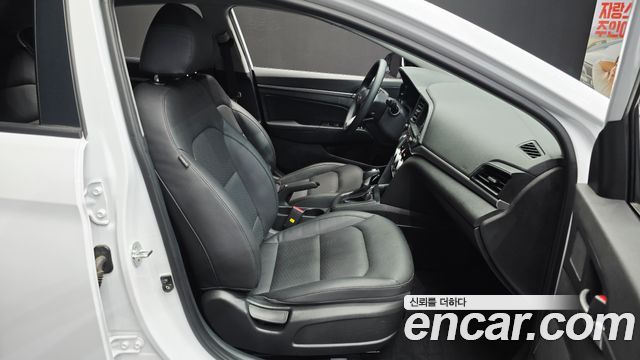 Hyundai AVANTE 2020 — photo 18