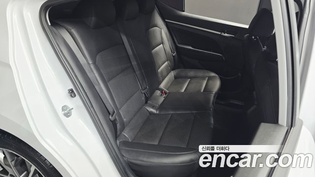 Hyundai AVANTE 2020 — photo 16