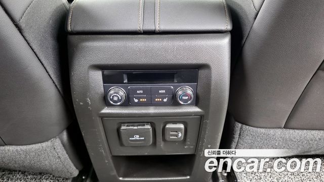 Chevrolet Korea Traverse 2022 — photo 24