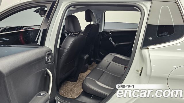 Peugeot 2008 2016 — photo 11