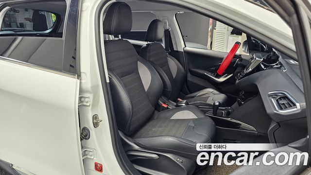 Peugeot 2008 2016 — photo 12
