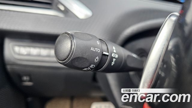 Peugeot 2008 2016 — photo 17