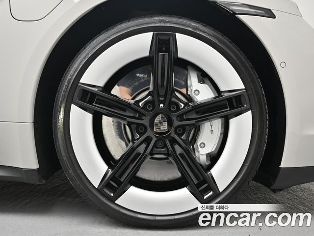 Porsche Taycan 2025 — photo 5
