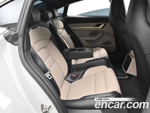 Porsche Taycan 2025 — photo 12