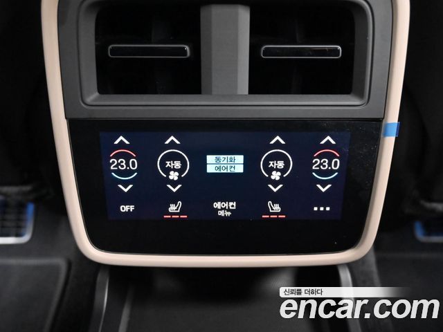Porsche Taycan 2025 — photo 16