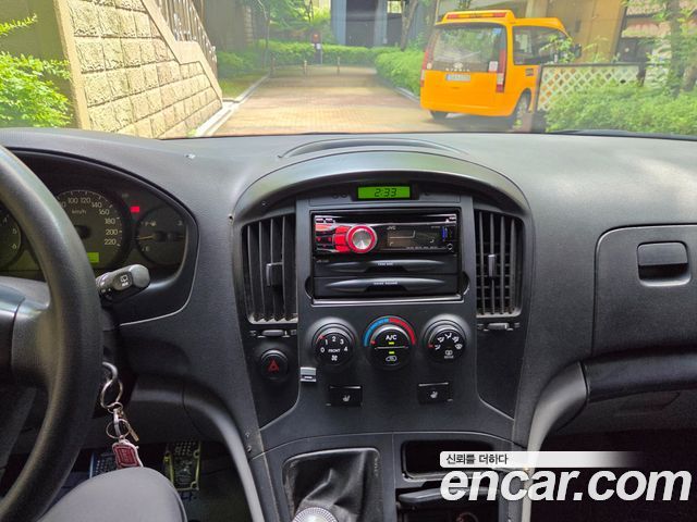 Hyundai Starex 2011 — photo 13