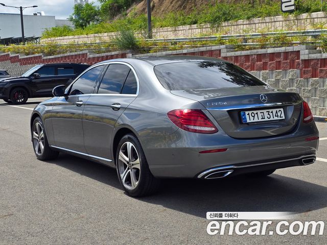 Mercedes-Benz E-Class 2019 — photo 4