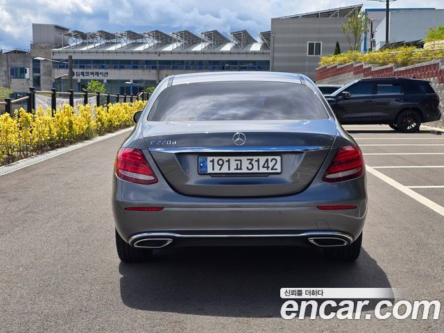 Mercedes-Benz E-Class 2019 — photo 5
