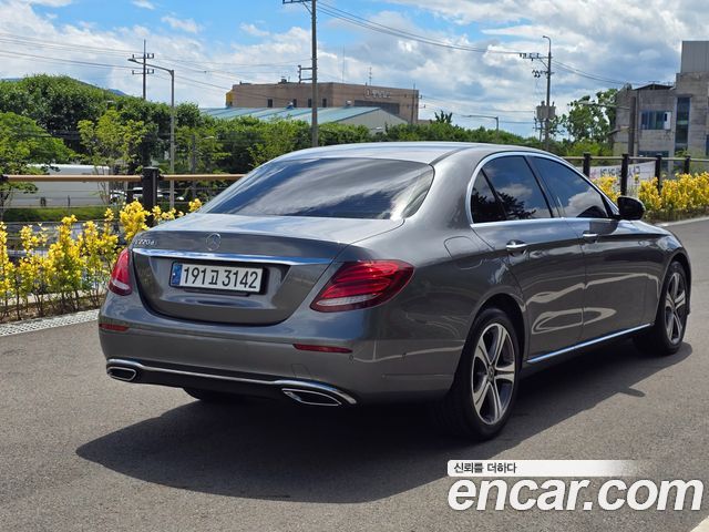 Mercedes-Benz E-Class 2019 — photo 6