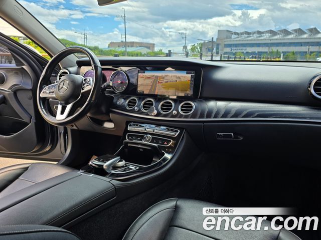 Mercedes-Benz E-Class 2019 — photo 10