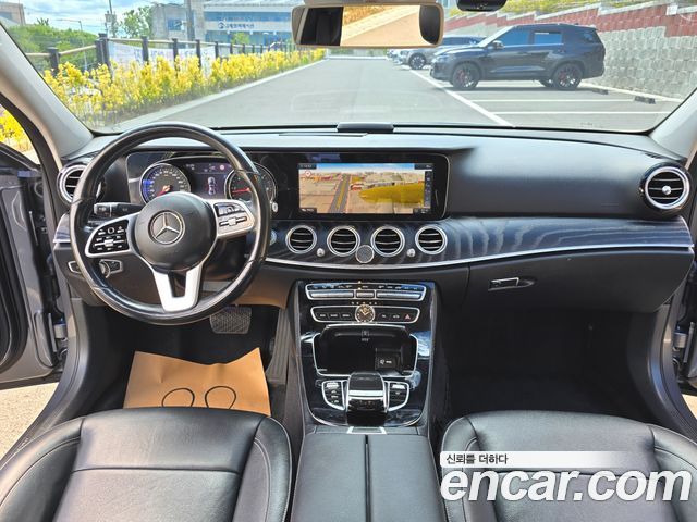 Mercedes-Benz E-Class 2019 — photo 11