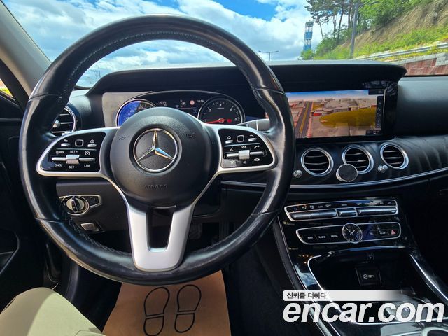Mercedes-Benz E-Class 2019 — photo 13