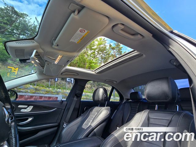 Mercedes-Benz E-Class 2019 — photo 14