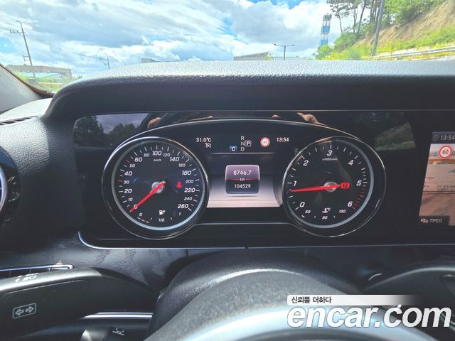 Mercedes-Benz E-Class 2019 — photo 16