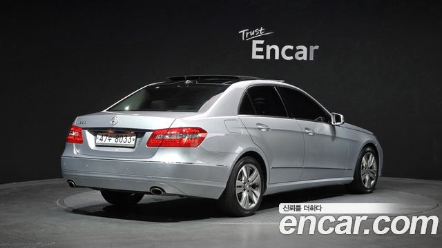 Mercedes-Benz E-Class 2010 — photo 2