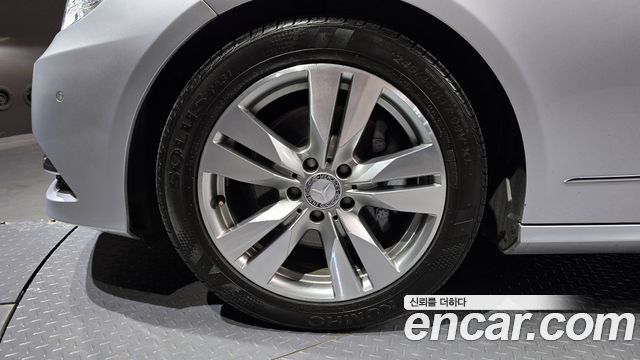 Mercedes-Benz E-Class 2010 — photo 5