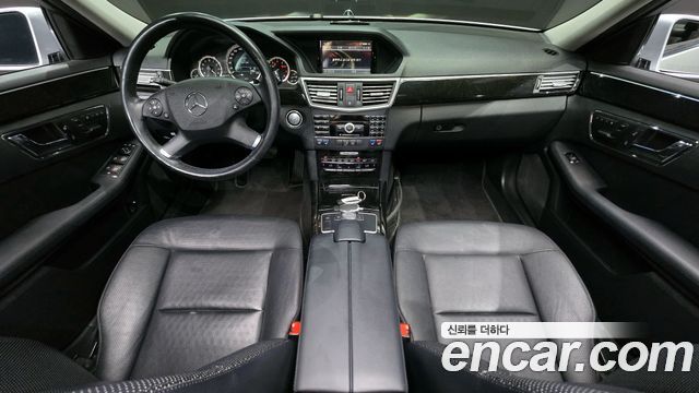 Mercedes-Benz E-Class 2010 — photo 7