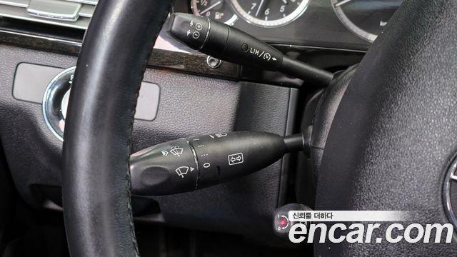 Mercedes-Benz E-Class 2010 — photo 14