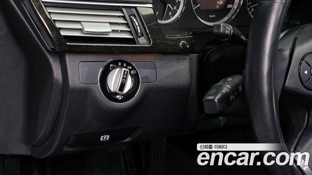 Mercedes-Benz E-Class 2010 — photo 15