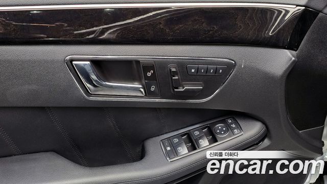 Mercedes-Benz E-Class 2010 — photo 18