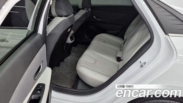 Hyundai AVANTE 2021 — photo 11