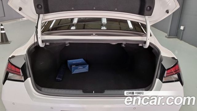 Hyundai AVANTE 2021 — photo 12