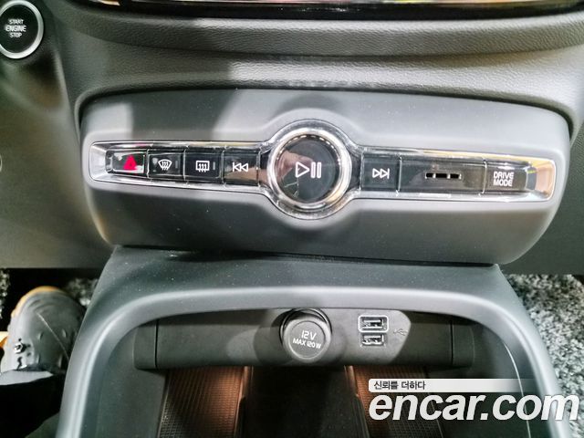 Volvo XC40 2021 — photo 10