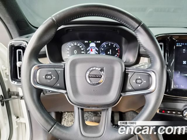 Volvo XC40 2021 — photo 13