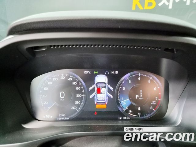 Volvo XC40 2021 — photo 16
