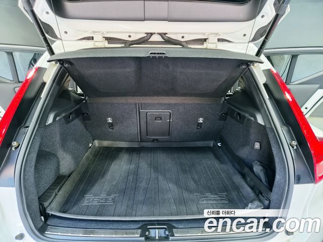 Volvo XC40 2021 — photo 18