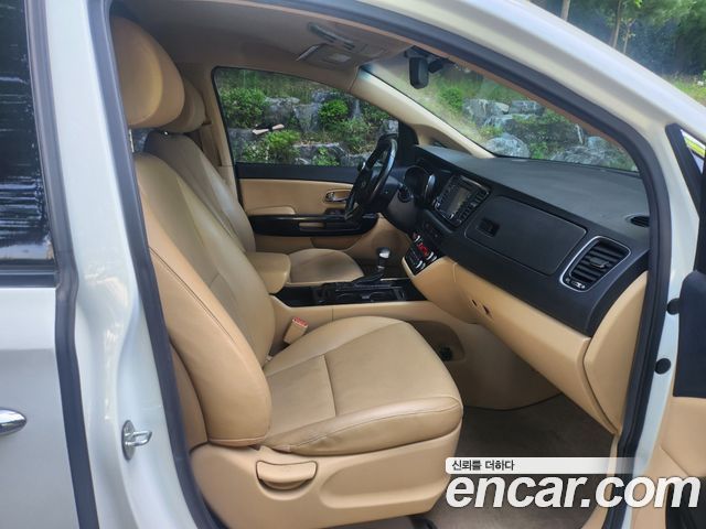 Kia Canival 2017 — photo 10