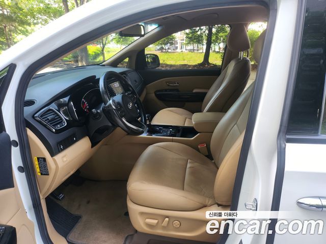 Kia Canival 2017 — photo 12