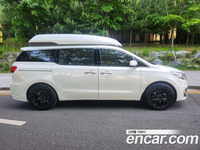 Kia Canival 2017 — photo 17