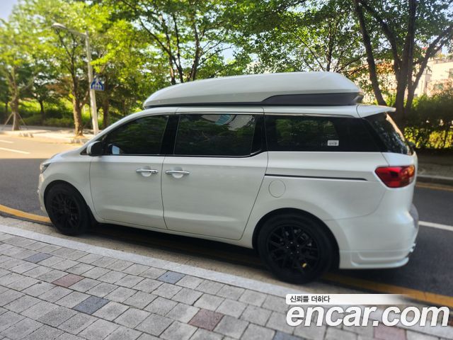 Kia Canival 2017 — photo 18
