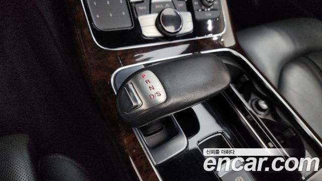 Audi A8 2015 — photo 9
