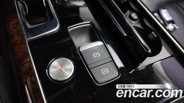 Audi A8 2015 — photo 13