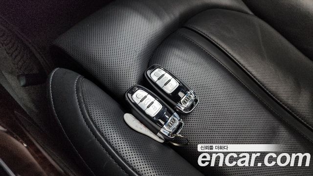 Audi A8 2015 — photo 17