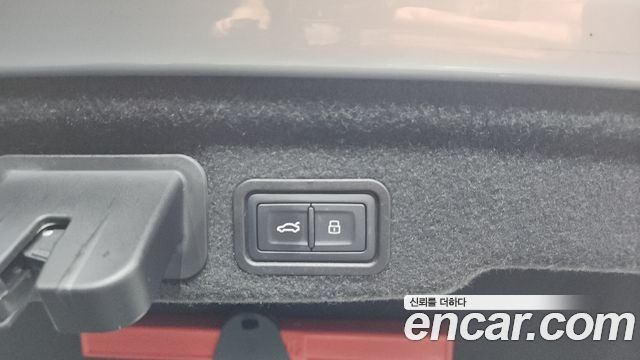 Audi A8 2015 — photo 20