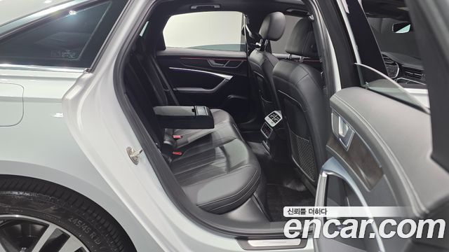 Audi A6 2021 — photo 17
