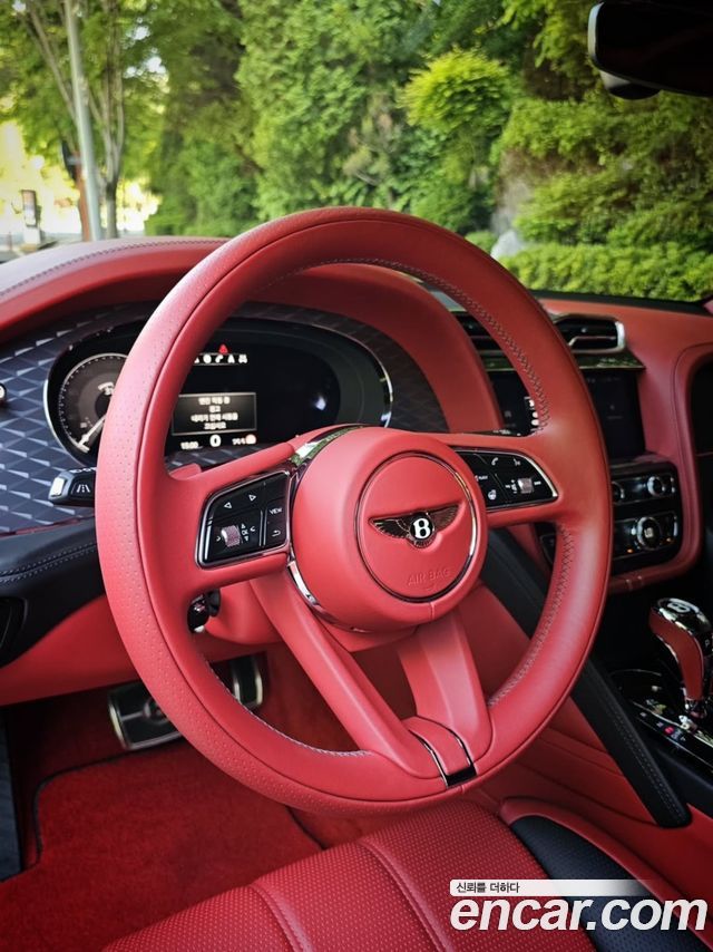 Bentley Bentayga 2022 — photo 13