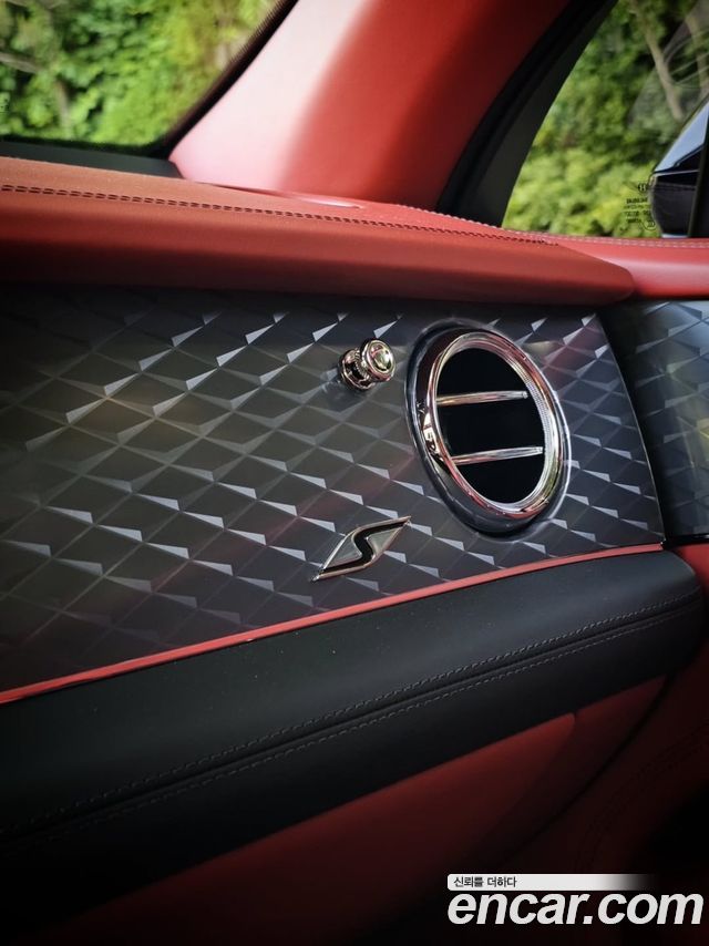 Bentley Bentayga 2022 — photo 15