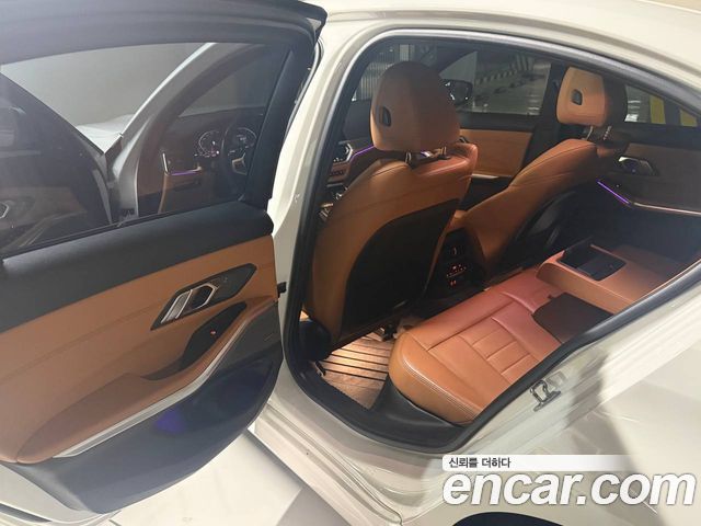 BMW 3-Series 2019 — photo 17