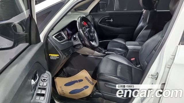 Kia Carens 2016 — photo 10
