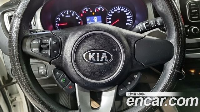 Kia Carens 2016 — photo 13
