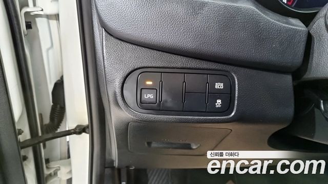 Kia Carens 2016 — photo 16