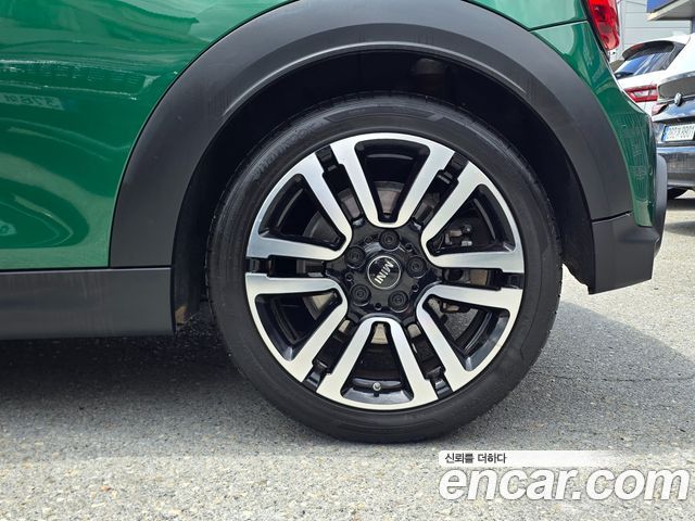 Mini Cooper 2024 — photo 16